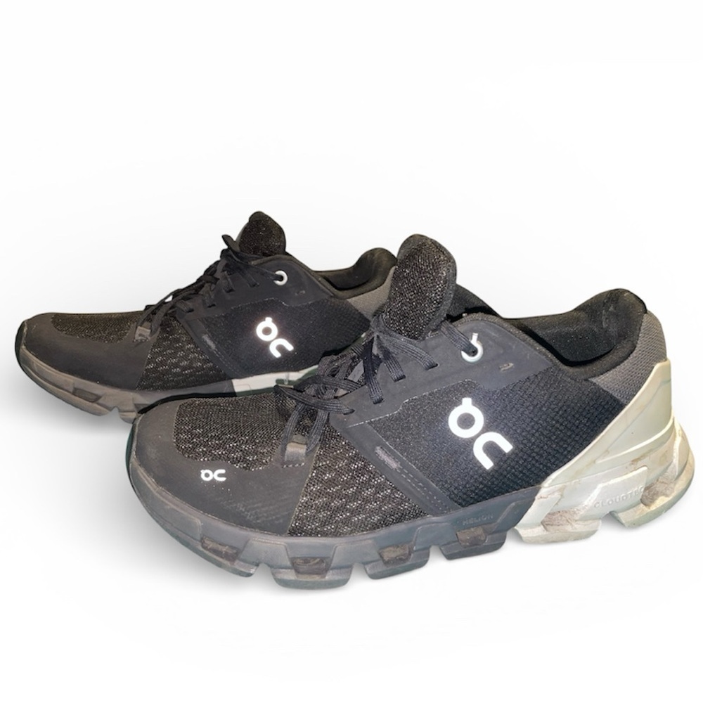 On Running Women's Shoes - Black and White - Picture 2 of 6